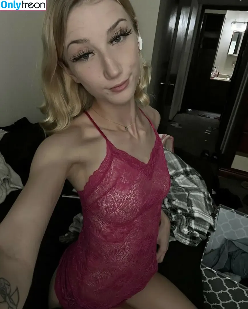 Micha Mae nude photo #0001 (michaamaee2 / mika_mae)