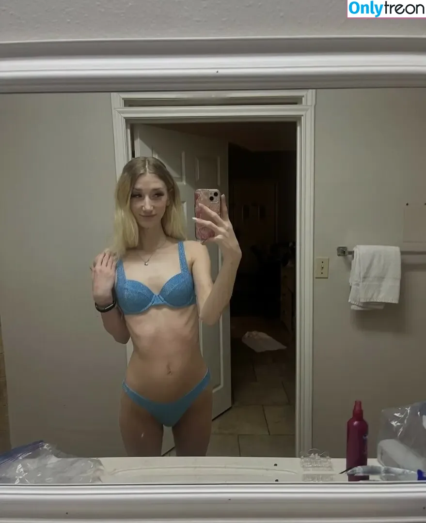 Micha Mae nude photo #0002 (michaamaee2 / mika_mae)