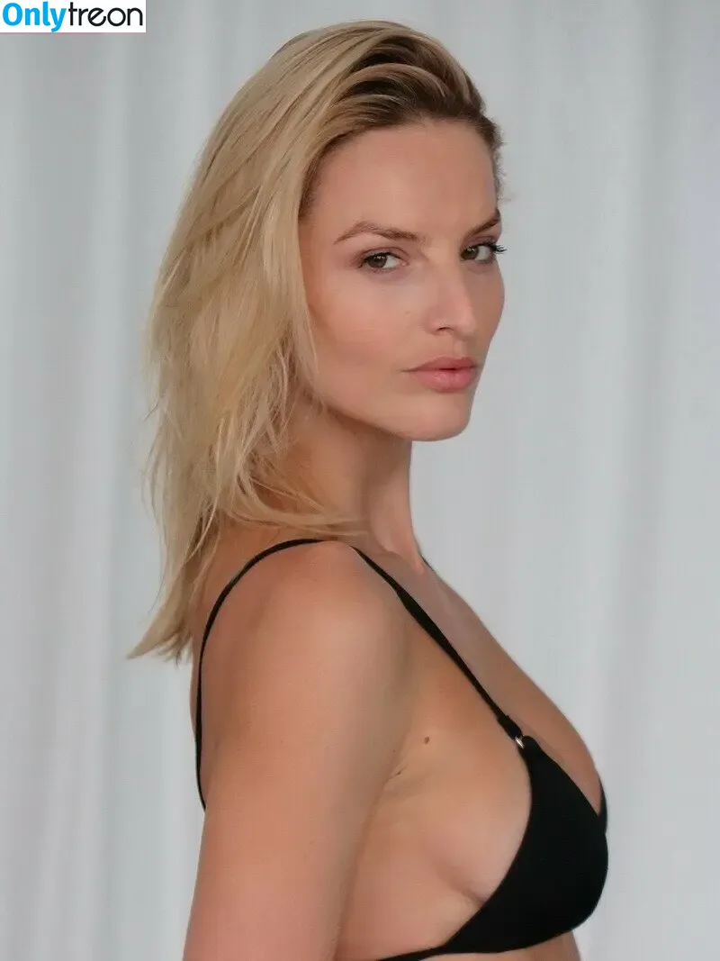 Michaela Kocianova nude photo #0031 (michaelakocianova)