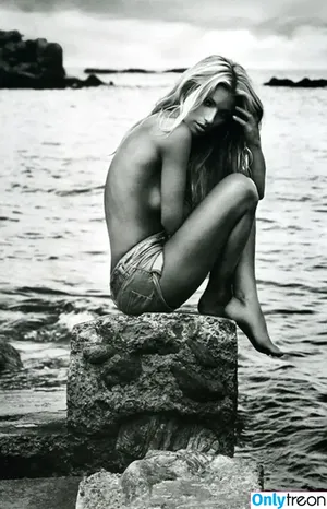 Michelle Hunziker / m_hunziker / therealhunzigram nude photo #0167