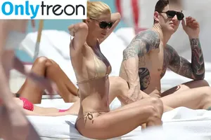Michelle Hunziker / m_hunziker / therealhunzigram nude photo #0337