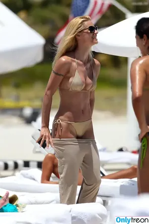Michelle Hunziker / m_hunziker / therealhunzigram nude photo #0414
