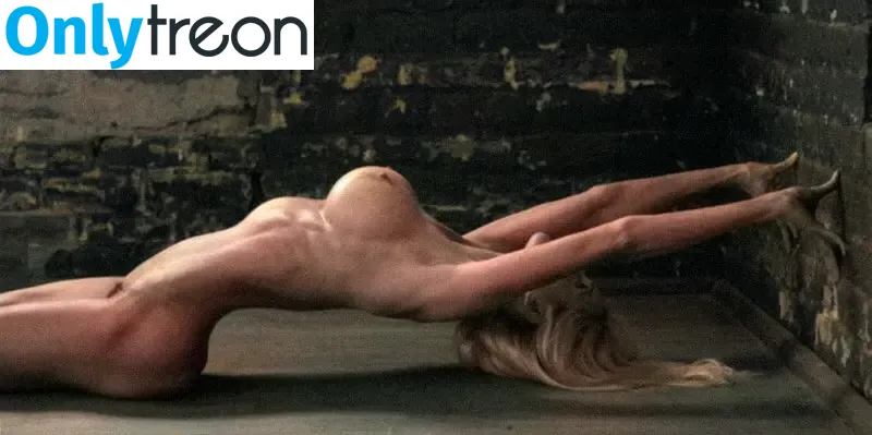 Michelle Laframboise nude photo #0071 (michdoespilates / michellelaframboise)