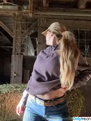 Midwestemma / Emma Claire / farmgirlemma nude photo #0111