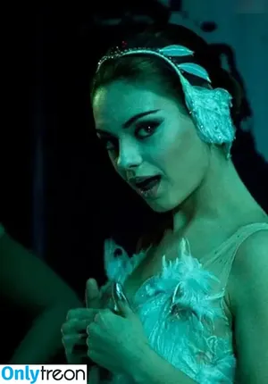 Mila Kunis / MilaKunisv / kunismilaonline / milakunis nude photo #0101