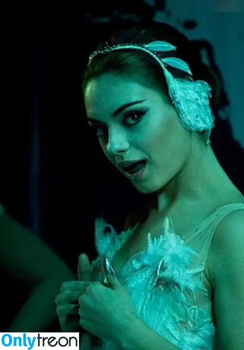 Mila Kunis nude photo #0101 (MilaKunisv / kunismilaonline / milakunis)
