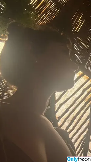 Milana Vayntrub / AT&T Girl / mintmilana nude photo #0769