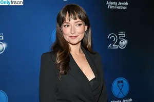 Milana Vayntrub / AT&T Girl / mintmilana nude photo #0808