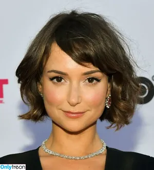 Milana Vayntrub / AT&T Girl / mintmilana nude photo #0856