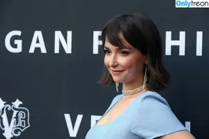 Milana Vayntrub / AT&T Girl / mintmilana nude photo #0892