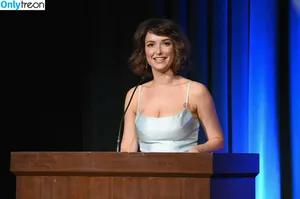Milana Vayntrub / AT&T Girl / mintmilana nude photo #0941