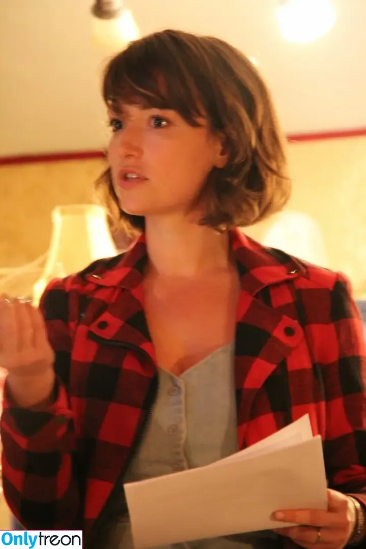 Milana Vayntrub nude photo #0909 (AT&T Girl / mintmilana)
