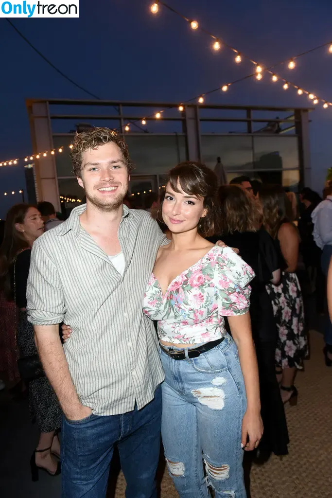 Milana Vayntrub nude photo #0930 (AT&T Girl / mintmilana)