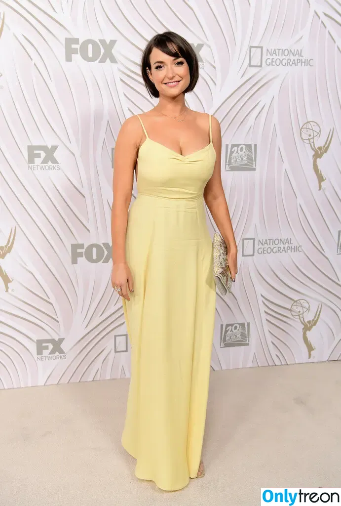 Milana Vayntrub nude photo #0945 (AT&T Girl / mintmilana)