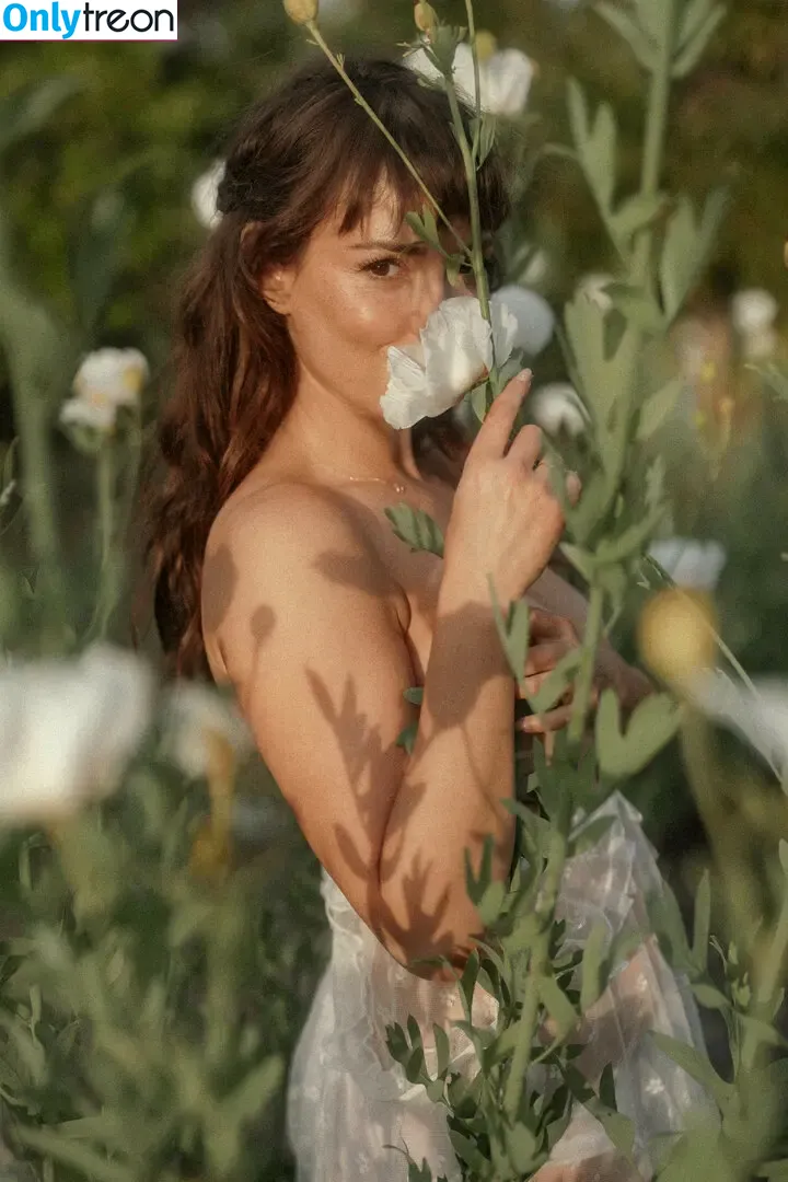 Milana Vayntrub nude photo #0949 (AT&T Girl / mintmilana)