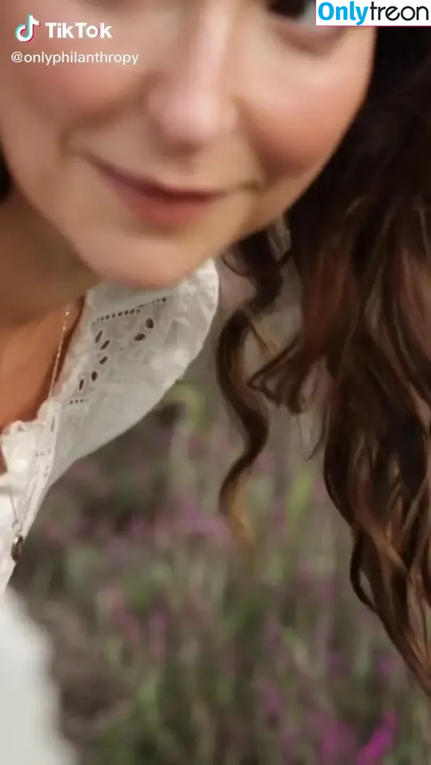Milana Vayntrub nude photo #0954 (AT&T Girl / mintmilana)