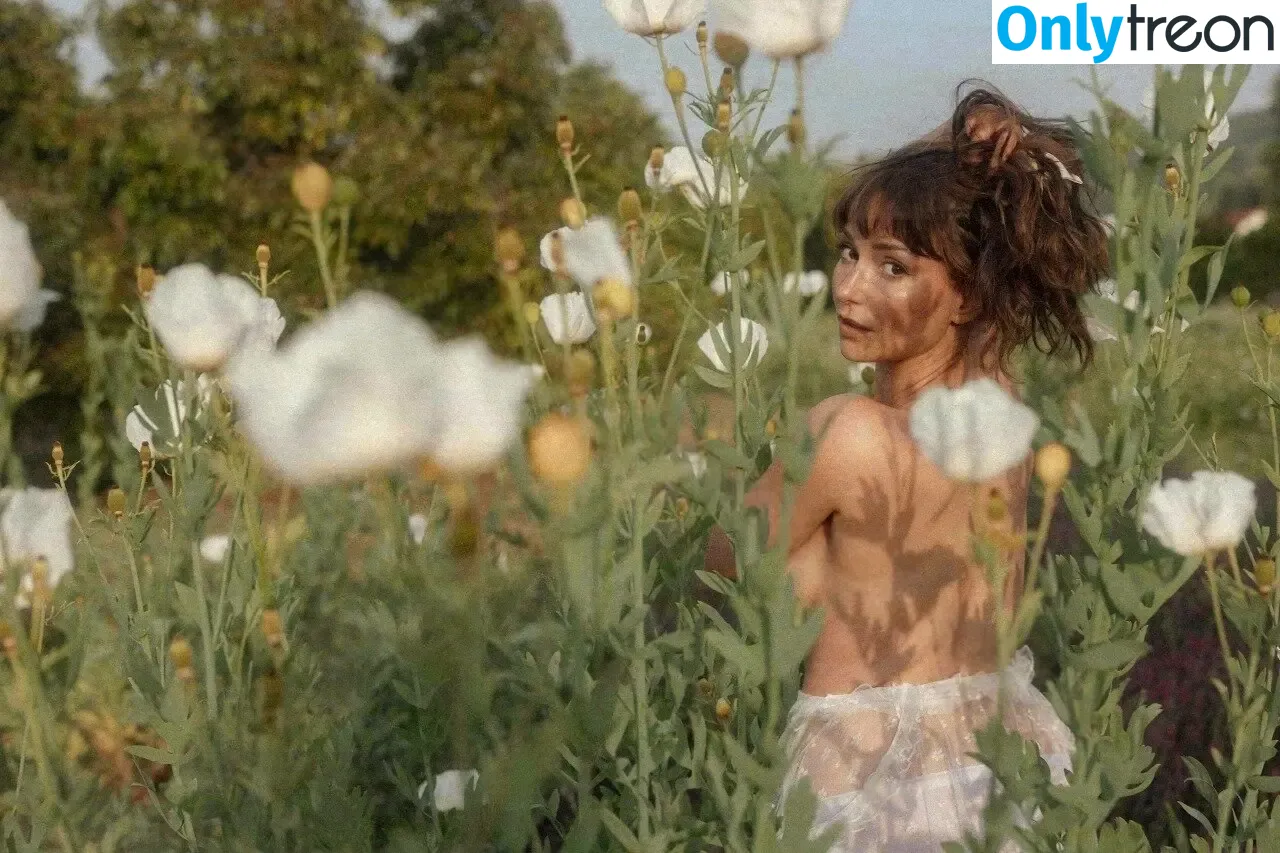 Milana Vayntrub nude photo #0957 (AT&T Girl / mintmilana)