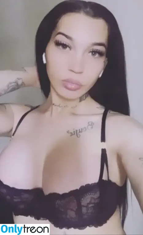 Milani Bandz nude photo #0005 (milani_bandzz / milanibandz)