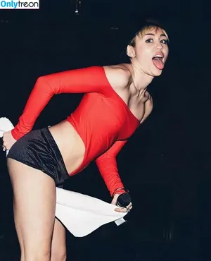 Miley Cyrus / MileyCyrus nude photo #1894