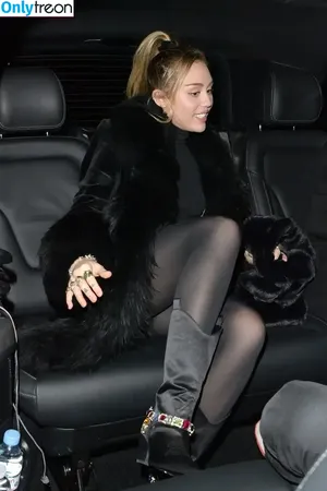 Miley Cyrus / MileyCyrus nude photo #1905