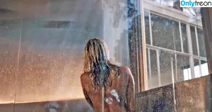 Miley Cyrus / MileyCyrus nude photo #1911