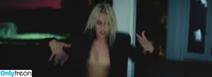 Miley Cyrus / MileyCyrus nude photo #1927