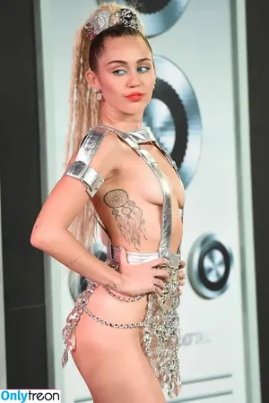 Miley Cyrus / MileyCyrus nude photo #1966
