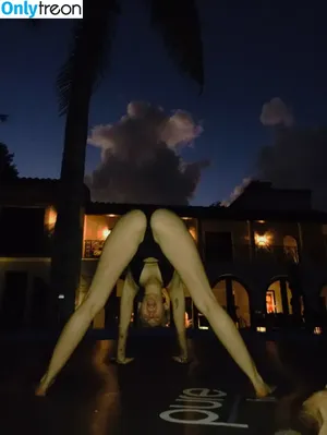 Miley Cyrus / MileyCyrus nude photo #1981