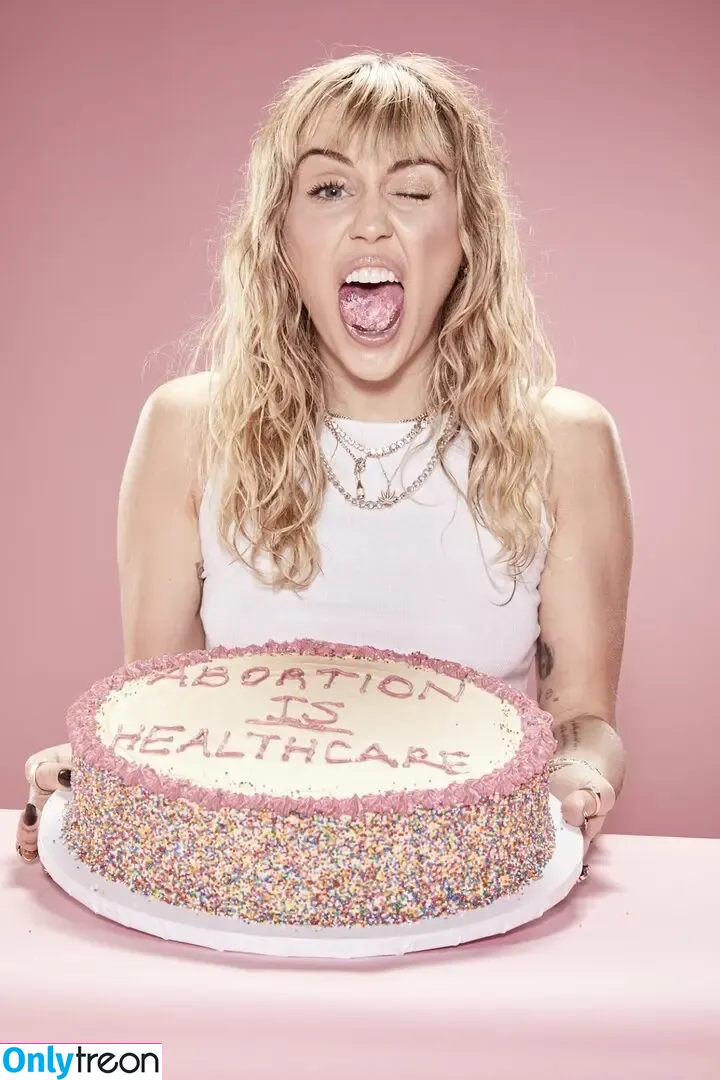 Miley Cyrus nude photo #1758 (MileyCyrus)