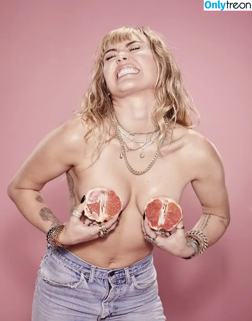 Miley Cyrus nude photo #1765 (MileyCyrus)