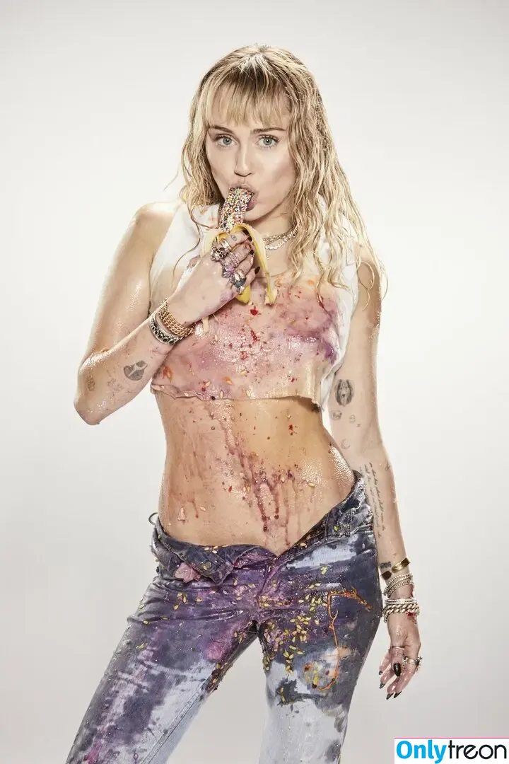 Miley Cyrus nude photo #1786 (MileyCyrus)