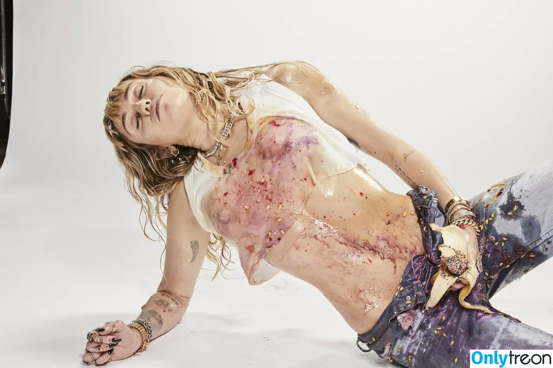 Miley Cyrus nude photo #1788 (MileyCyrus)