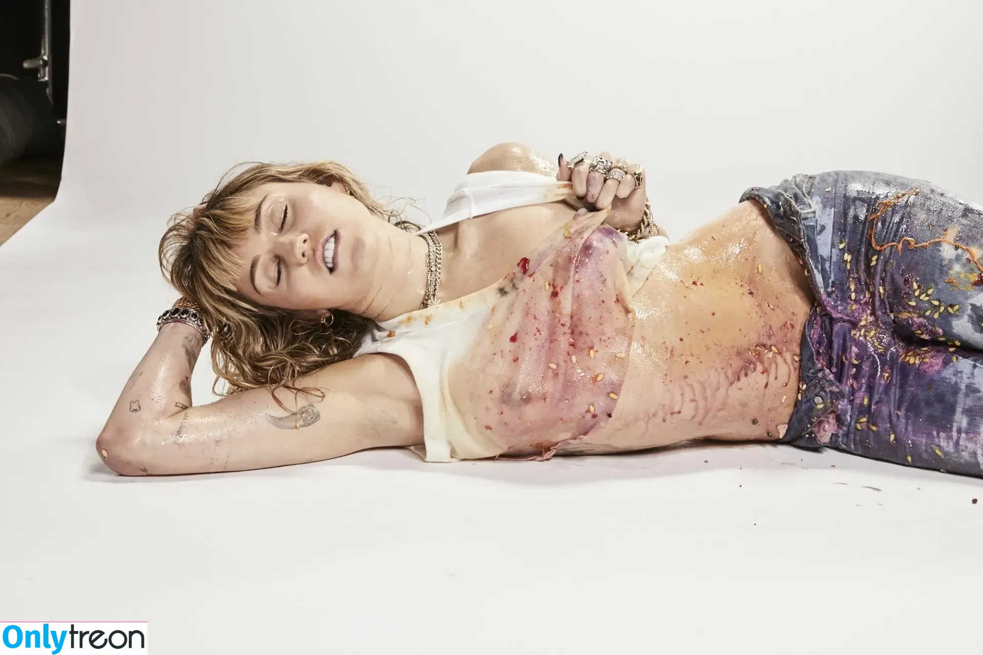 Miley Cyrus nude photo #1794 (MileyCyrus)