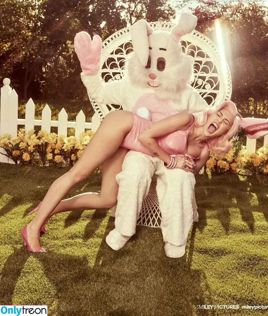 Miley Cyrus nude photo #1807 (MileyCyrus)