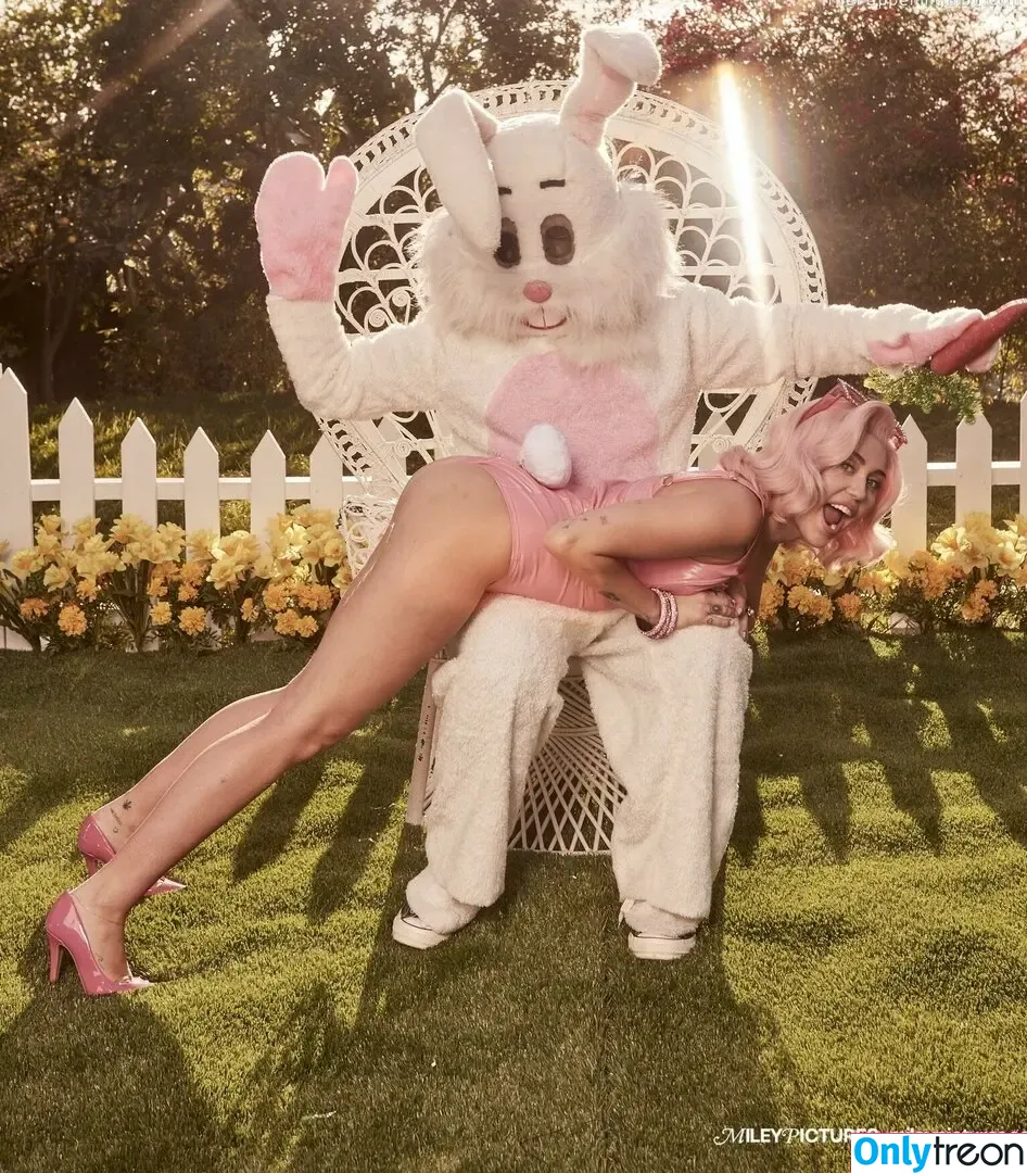Miley Cyrus nude photo #1808 (MileyCyrus)
