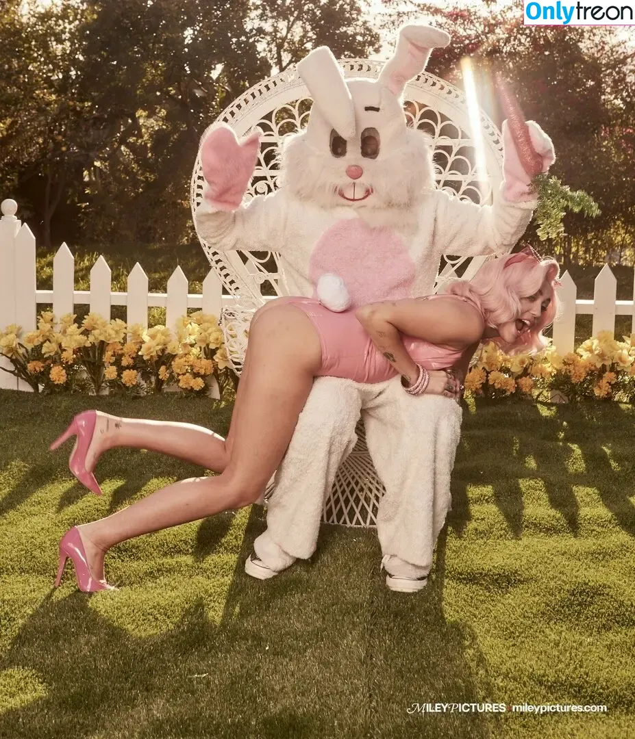 Miley Cyrus nude photo #1811 (MileyCyrus)