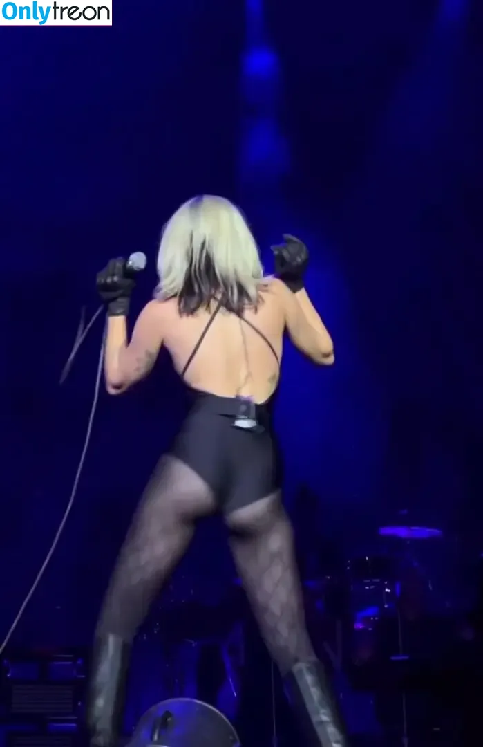 Miley Cyrus nude photo #1833 (MileyCyrus)