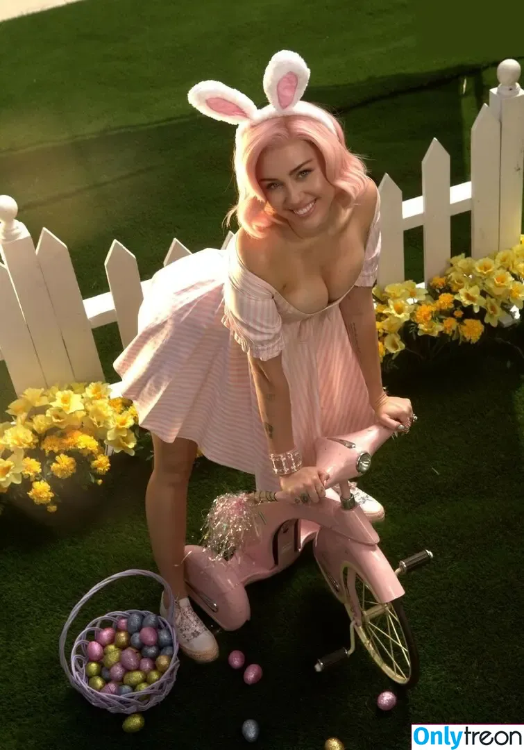 Miley Cyrus nude photo #1855 (MileyCyrus)