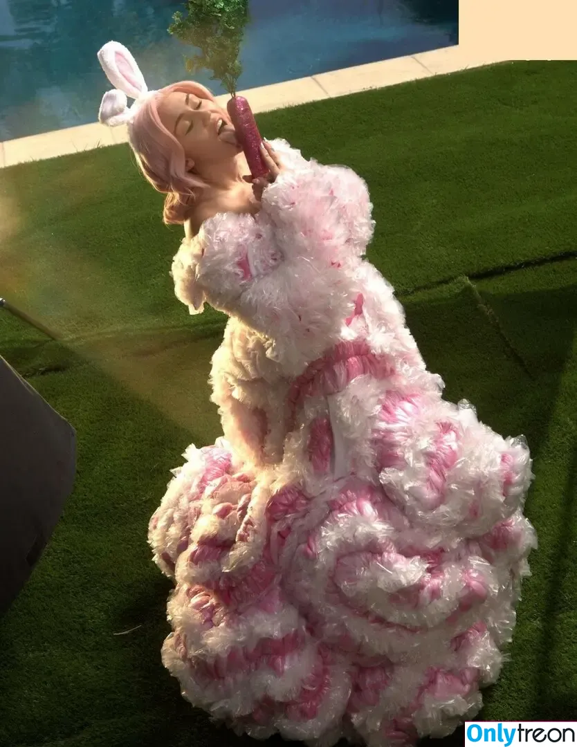 Miley Cyrus nude photo #1859 (MileyCyrus)