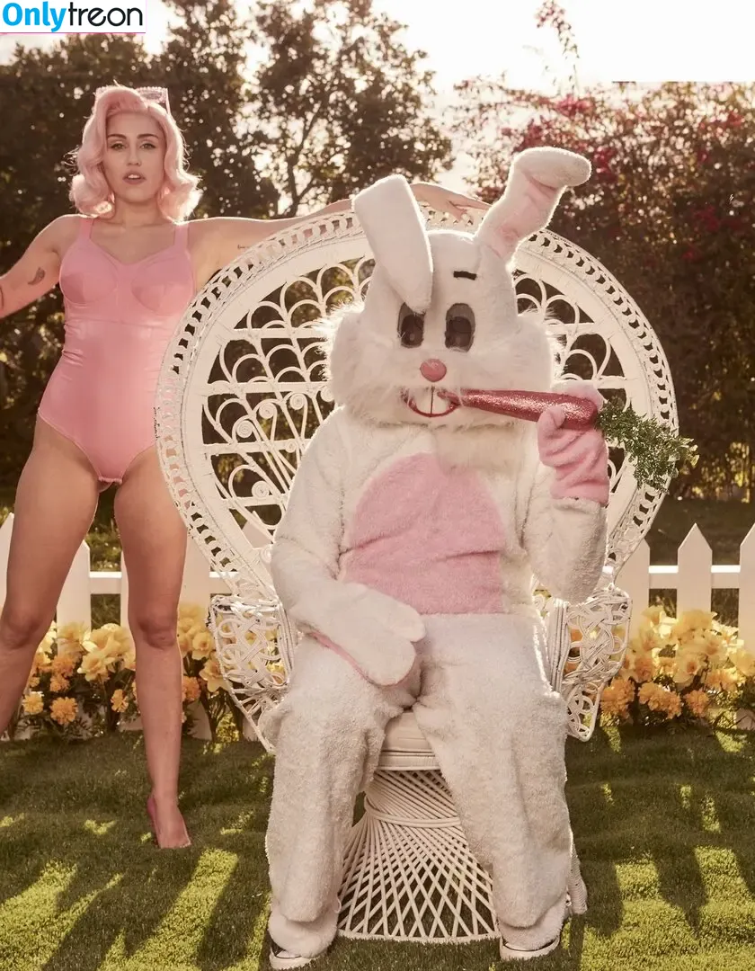 Miley Cyrus nude photo #1860 (MileyCyrus)