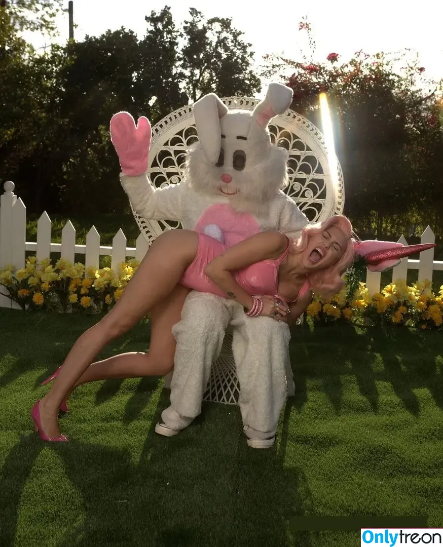 Miley Cyrus nude photo #1866 (MileyCyrus)