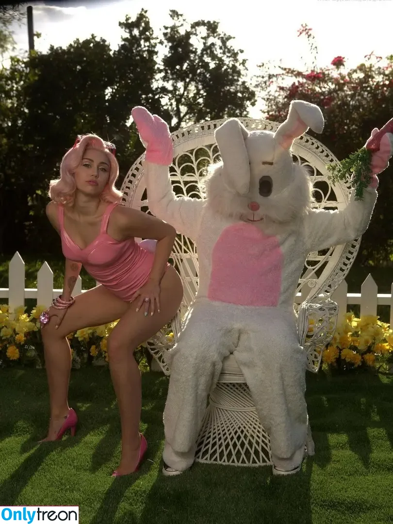 Miley Cyrus nude photo #1867 (MileyCyrus)