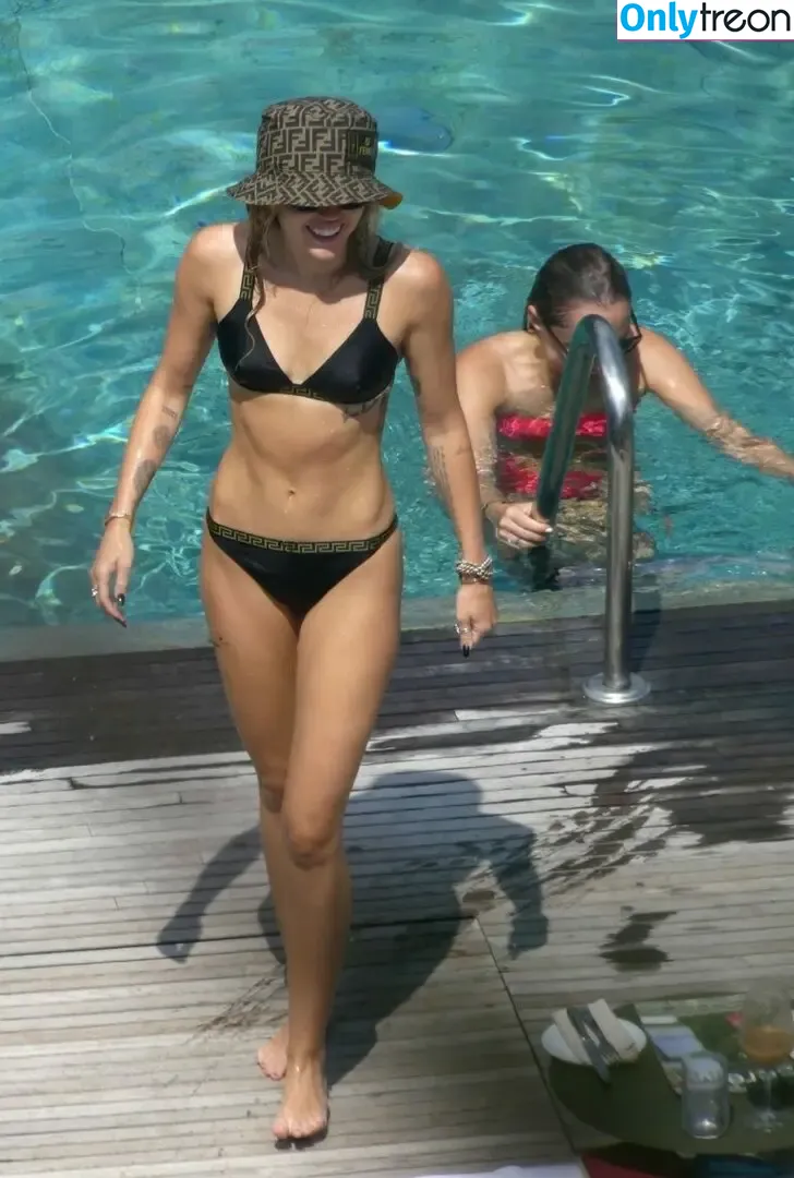 Miley Cyrus nude photo #1877 (MileyCyrus)