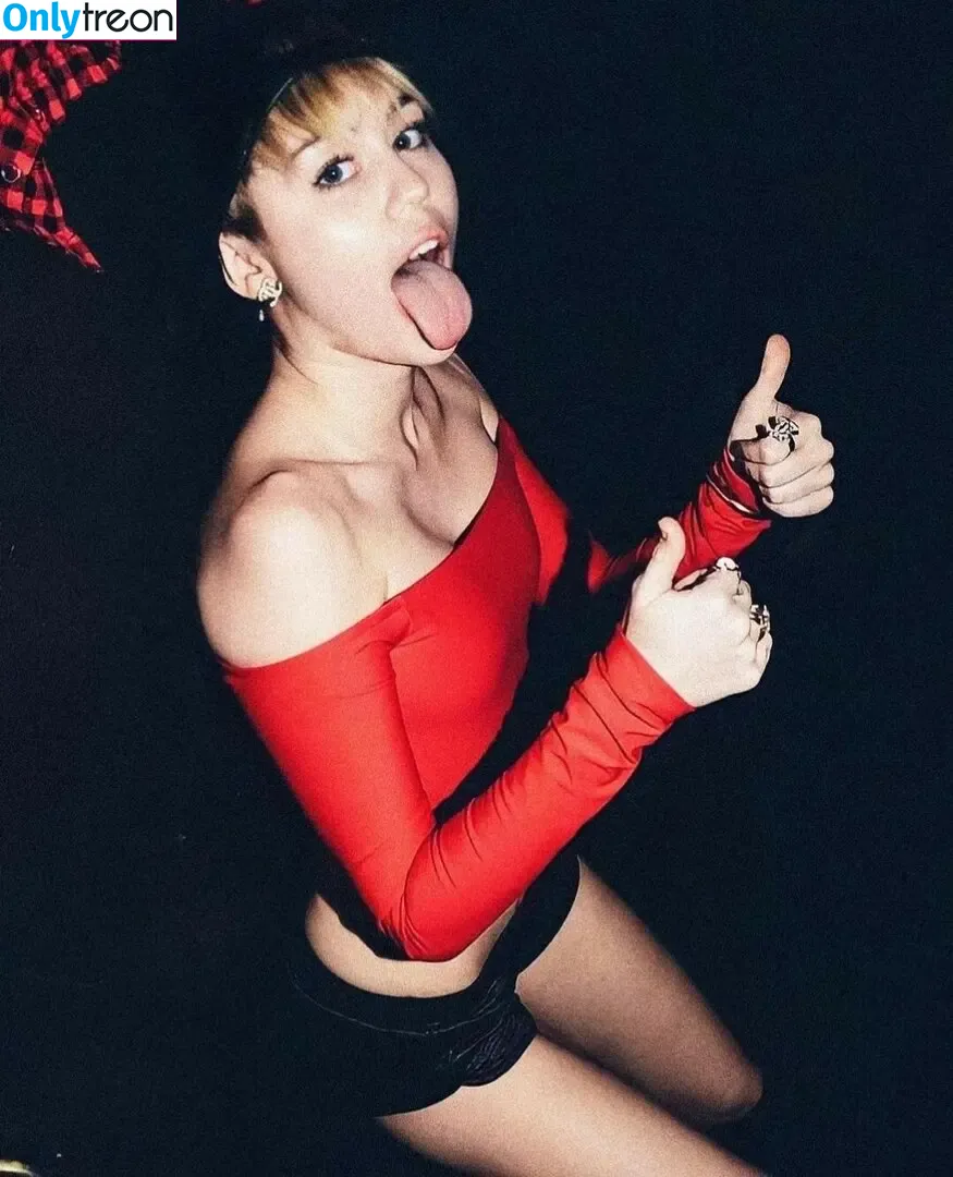 Miley Cyrus nude photo #1896 (MileyCyrus)