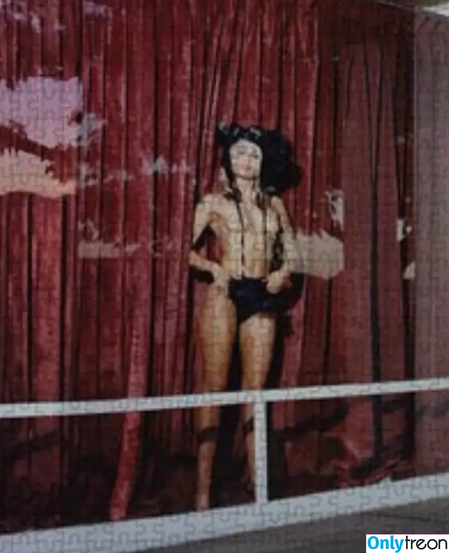 Miley Cyrus nude photo #1902 (MileyCyrus)