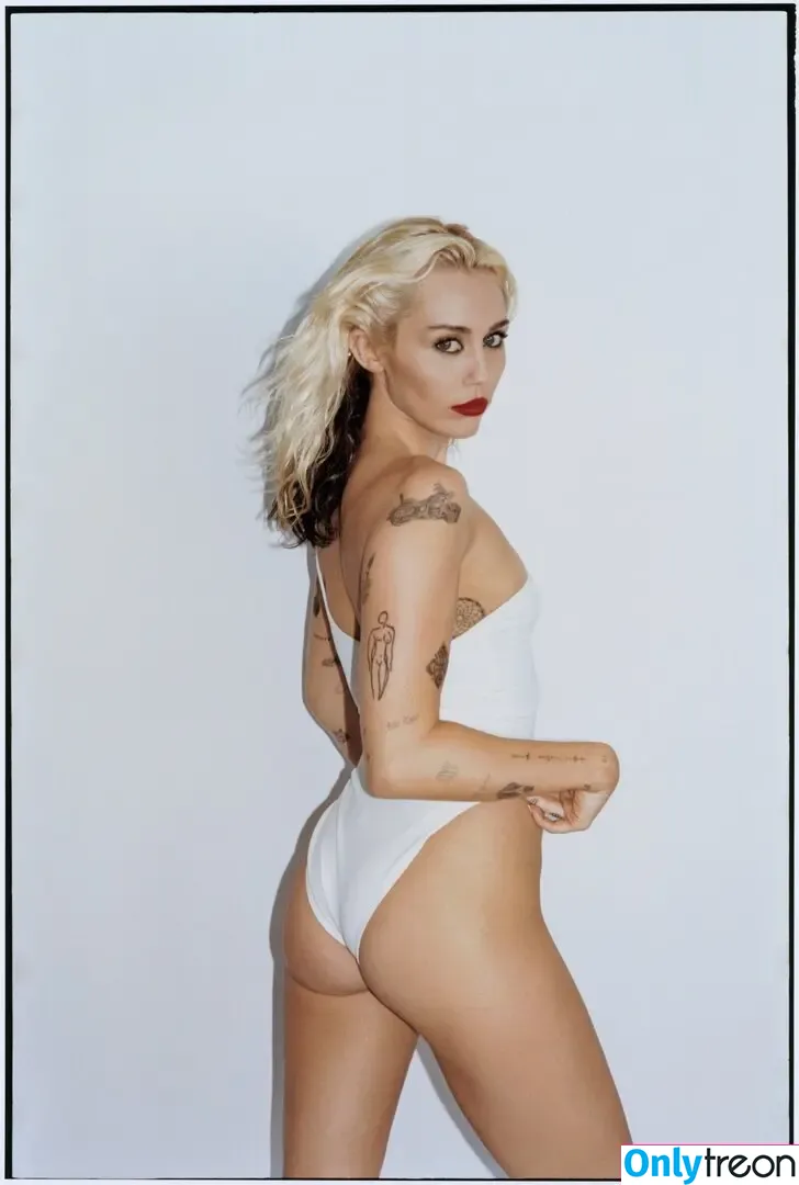 Miley Cyrus nude photo #1916 (MileyCyrus)