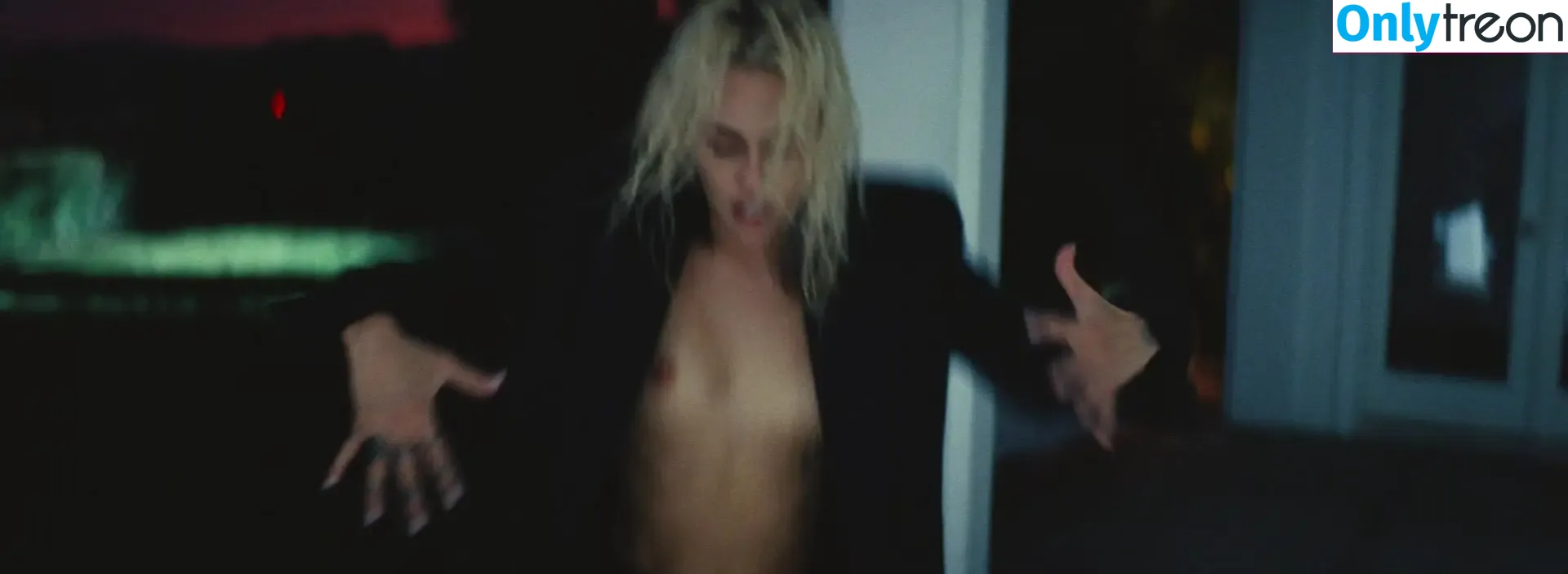 Miley Cyrus nude photo #1926 (MileyCyrus)