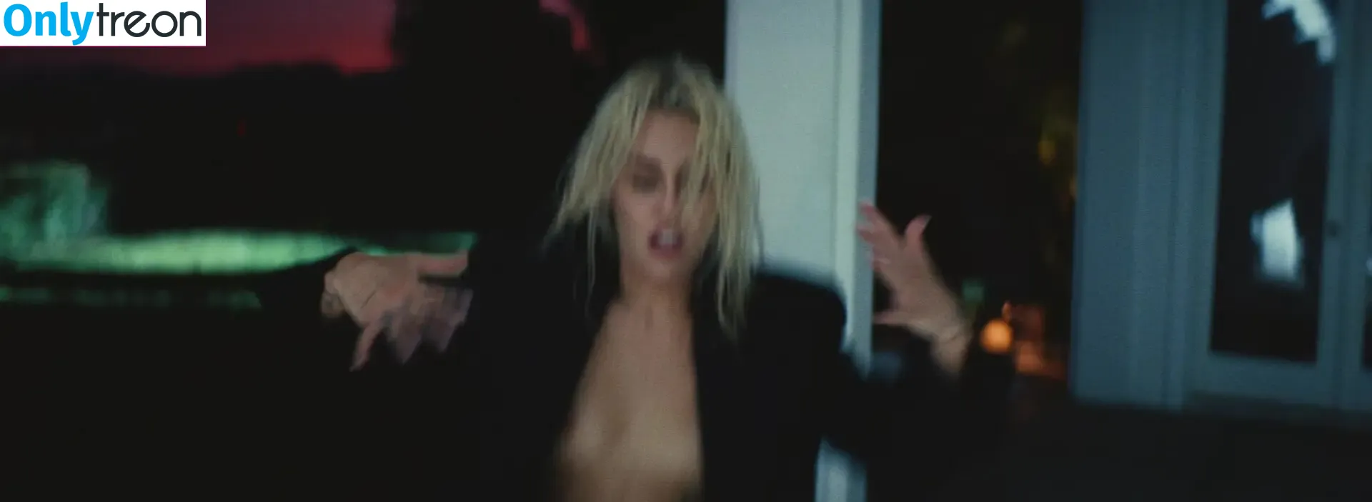 Miley Cyrus nude photo #1928 (MileyCyrus)