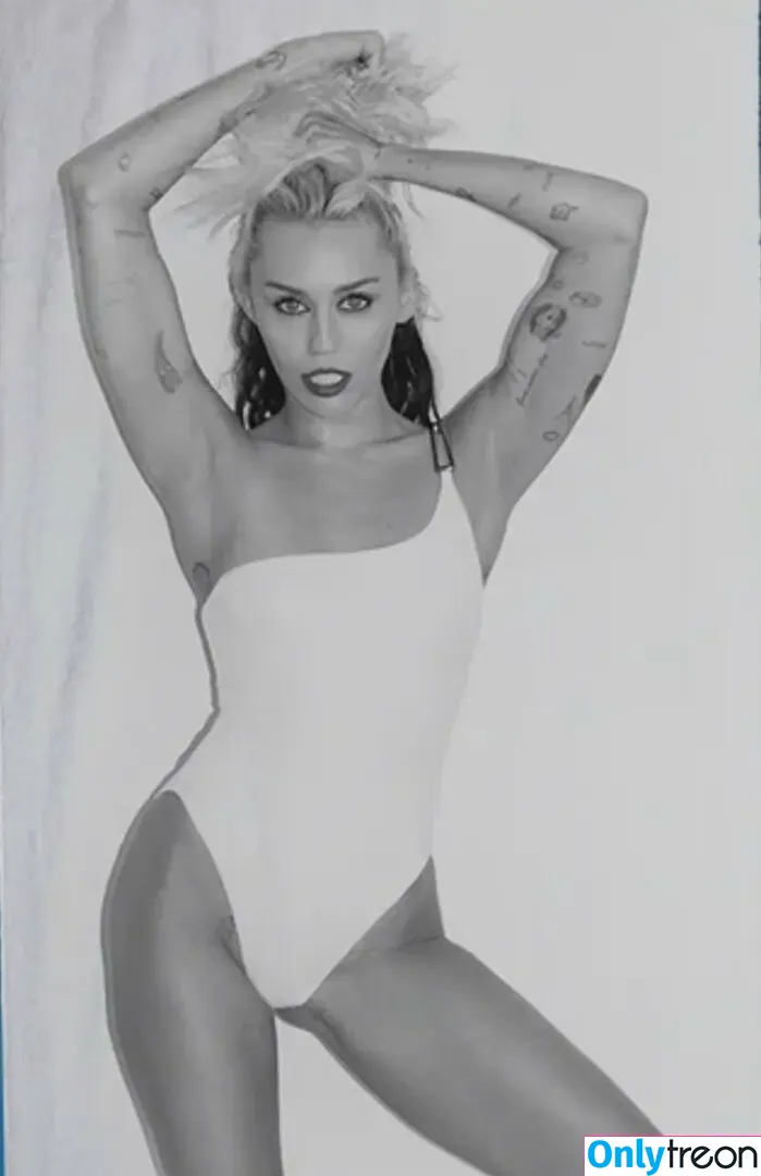 Miley Cyrus nude photo #1933 (MileyCyrus)