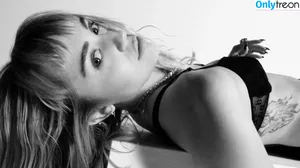 Miley Cyrus / MileyCyrus nude photo #2002